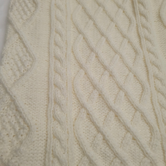 🦮NWT TOP PAW Trendy Turtleneck. Size XLarge. Color Creme - Picture 9 of 13